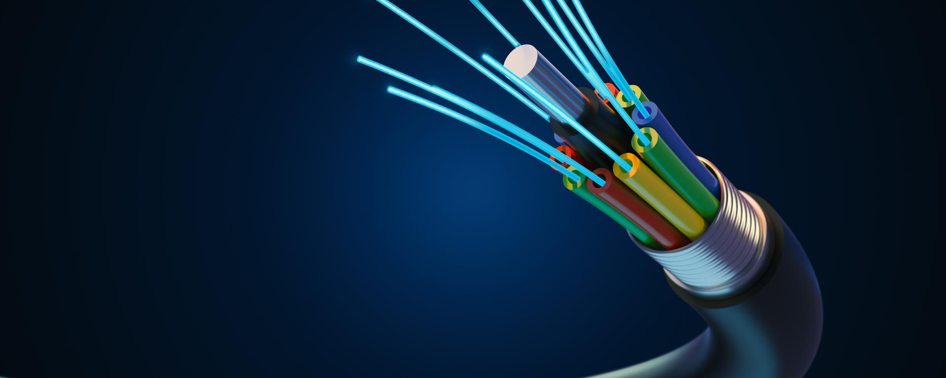 ¿Qué planes tiene Claro este año para expandir su cobertura de fibra óptica?