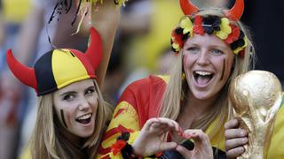 Bélgica vs. Rusia: belleza y disfraces en Mundial Brasil 2014
