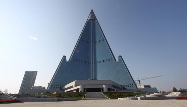 El hotel Ryugyong, en Corea del Norte, es uno de los 50 edificios más altos del mundo. Cuenta con 105 pisos y 3 mil habitaciones.  (Foto: AFP)