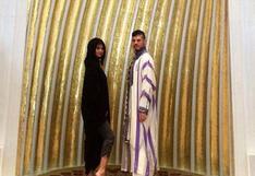 Selena Gómez indignó a Abu Dhabi al mostrar la pierna en mezquita