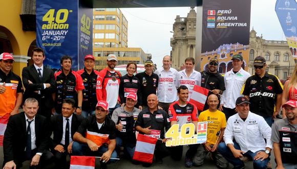 Pilotos peruanos que competirán en el Dakar 2018 estuvieron en ceremonia de presentación oficial de la prueba en Lima. (Foto: ASO)