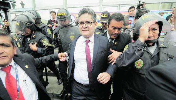 El fiscal José Domingo Pérez suspendió el interrogatorio. Informó que este se reanudará en una “oportunidad próxima”. (Foto: Alonso Chero/GEC)