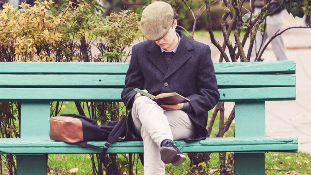 Las habilidades de aprendizaje de un idioma disminuyen después de los 18 años, según el estudio. (Foto: Getty Images)