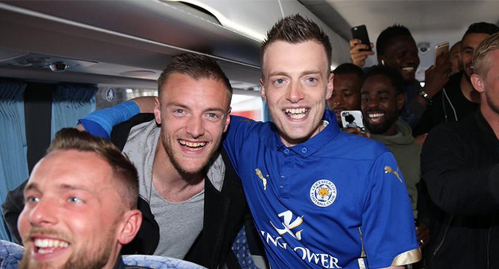 La locura por el título del Leicester City aún no para. Ahora resulta que los jugadores subieron al bus a un hincha por su parecido físico con Jamie Vardy (Foto: Twitter)