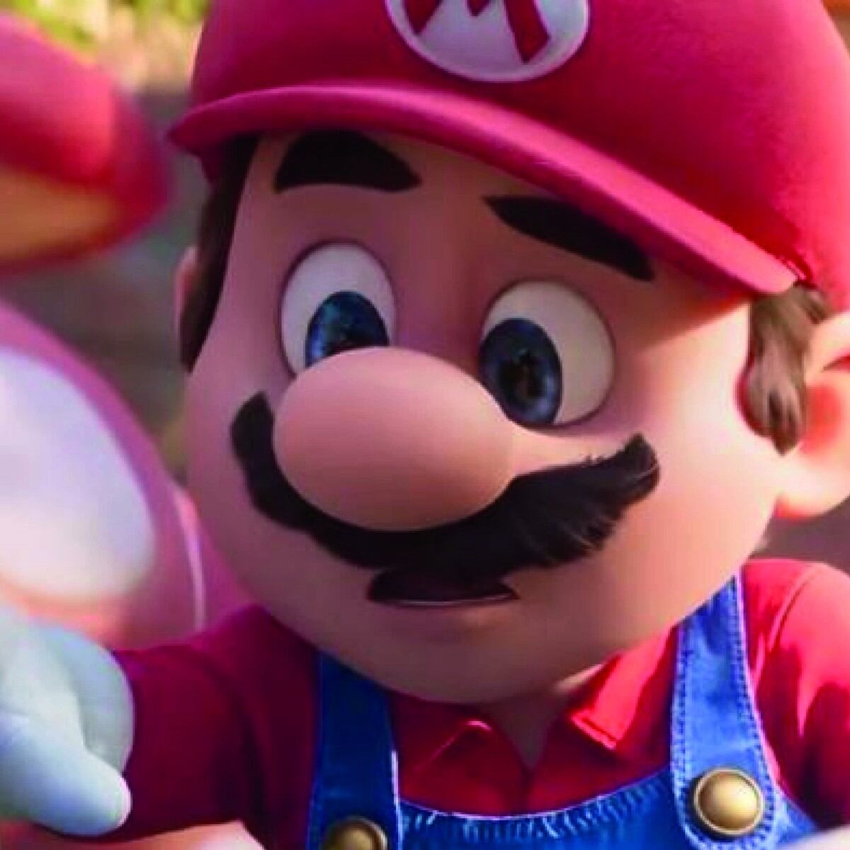Gorra roja M usada por Mario (Chris Pratt) como se ve en The