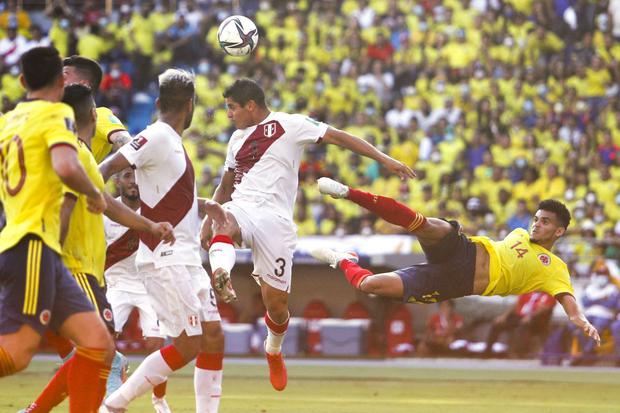Corzo against Luis Díaz, in the Qualifiers duel in Barranquilla.  (Photo: AFP)