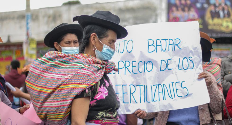 Entre alguno de los pedidos de los manifestantes, se solicita que disminuyan los precios de lo fertilizantes. Foto: Adrian Zorrilla | @photo.gec
