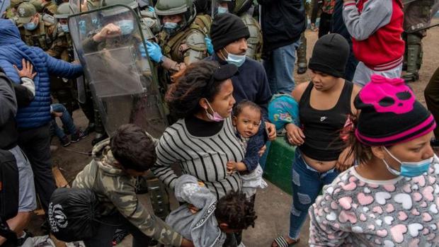 Before Saturday's march, several migrants who were living in tents in a square in the center of the city of Iquique had been evicted by the police.  (Getty Images).