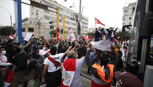 Al querer defender un voto tratando del anular otro, y defender la democracia pisoteándola solo se está a un paso de invocar a un golpe de Estado. (Foto: César Bueno / @photo.gec)