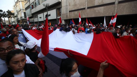 Diferentes colectivos en contra del presidente Pedro Castillo se concentraron este domingo en el Centro de Lima. Foto: GEC