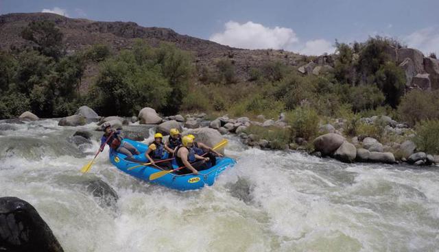 Rafting en rio Chili. Disfruta de la adrenalina de desafiar al río Chili, que se encuentra a solo 25 minutos del centro de la ciudad de Arequipa. La excursión dura aproximadamente 3 horas, en la cual se realizan tramos continuos y divertidos. (Foto: Expediciones Rafting Aventura)