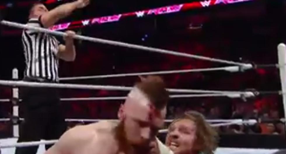 Sheamus se rompió la cabeza en lucha ante Dean Ambrose en Raw. (Foto: WWE)