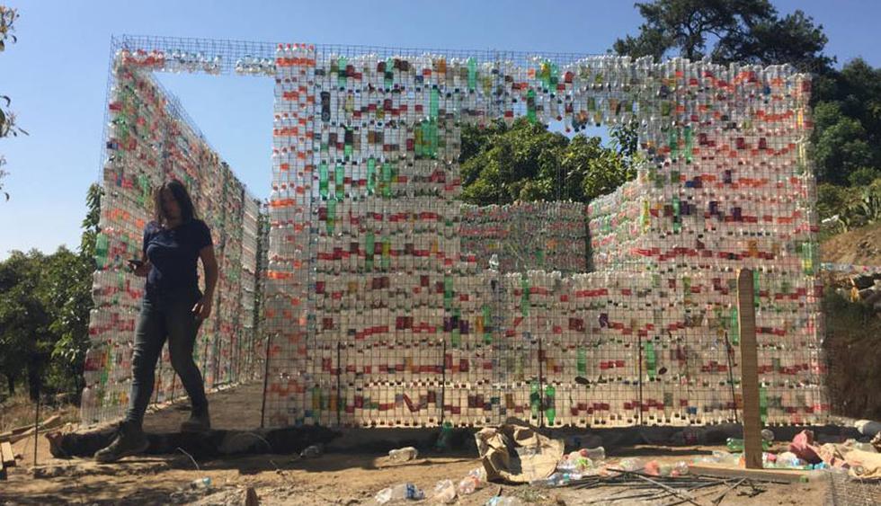Construyen casas con botellas de plástico para damnificados de sismo en  México | CASA-Y-MAS | EL COMERCIO PERÚ