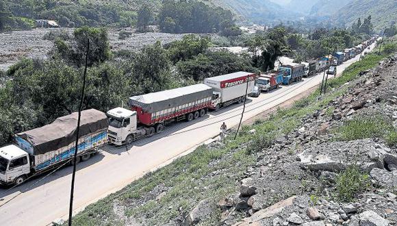 Carretera Central: camiones y buses forman filas de hasta 30 km