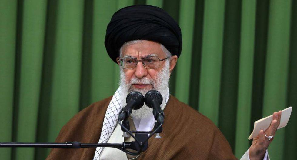 Alí Jameneí es el líder supremo de Irán. Él prometió romper el acuerdo nuclear con las potencias si una de las partes no cumplía (EFE)