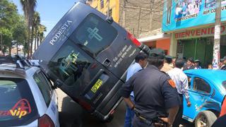 Tacna: furgoneta fúnebre se volcó en céntrica avenida