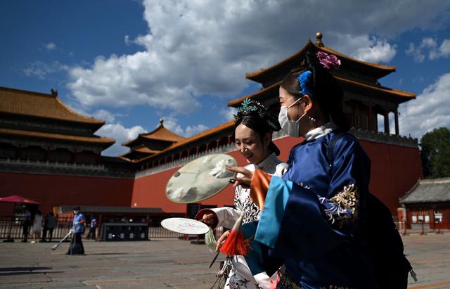 La Ciudad Prohibida de Beijing elevó hoy en un 50% hasta los 12.000 su aforo máximo diario tras controlarse el rebrote de coronavirus en la capital de China. (Foto: Noel Celis / AFP).