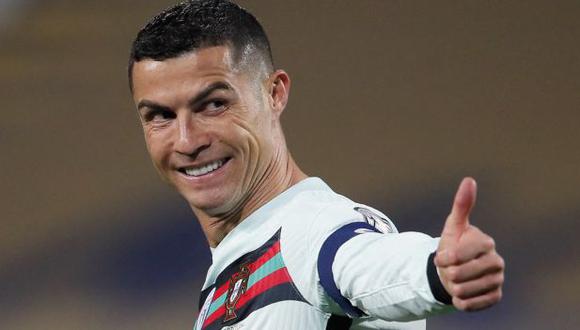Cristiano Ronaldo lanzó la cinta de capitán al campo, enfadado por la jugada que no le convalidaron como gol ante Serbia. (Foto: AFP)