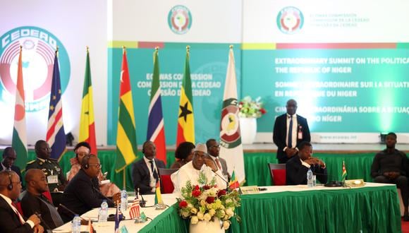 El pleno de la sesión extraordinaria de Jefes de Estado y de Gobierno de la Comunidad Económica de los Estados de África Occidental (CEDEAO) en Abuja. (Foto de KOLA SULAIMON / AFP)