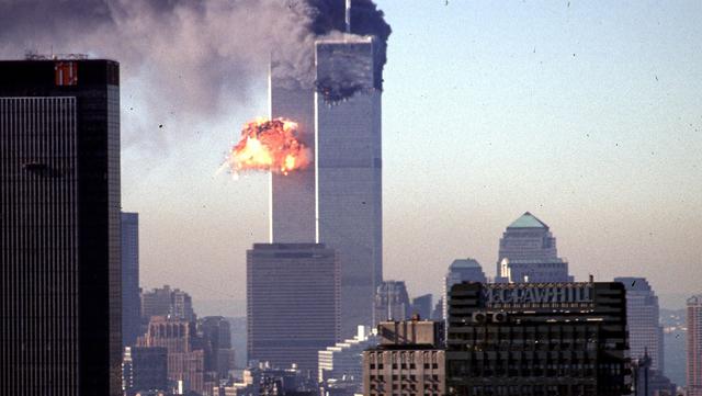 El 11 de setiembre del 2001, el grupo terrorista Al Qaeda derribó las Torres Gemelas de Nueva York. (AFP PHOTO SETH MCALLISTER).