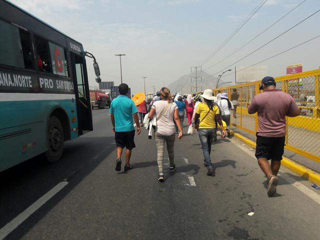 Marchan al Centro de Lima por falta de obras en el Río Rímac. (Foto: Yasmin Rosas)