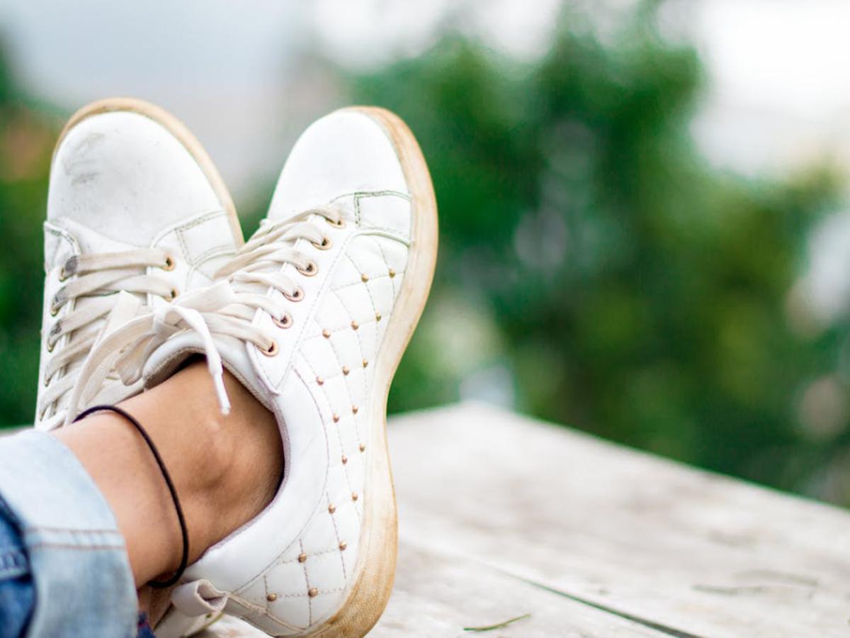 Cómo limpiar las zapatillas blancas: el truco casero y viral