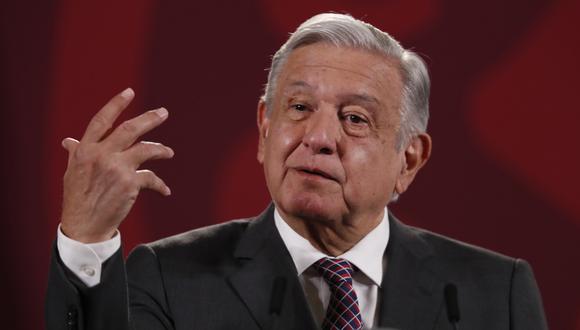 El presidente de México, Andrés Manuel López Obrador, habla durante su rueda de prensa matutina el 27 de diciembre de 2022 en el Palacio Nacional de la Ciudad de México. (Foto de Mario Guzmán / EFE)