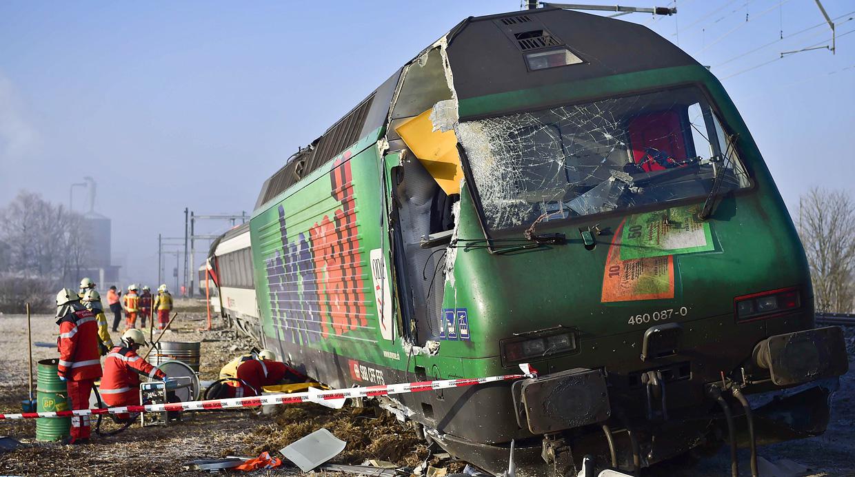 Colisión de dos trenes en Suiza deja cinco heridos - 4