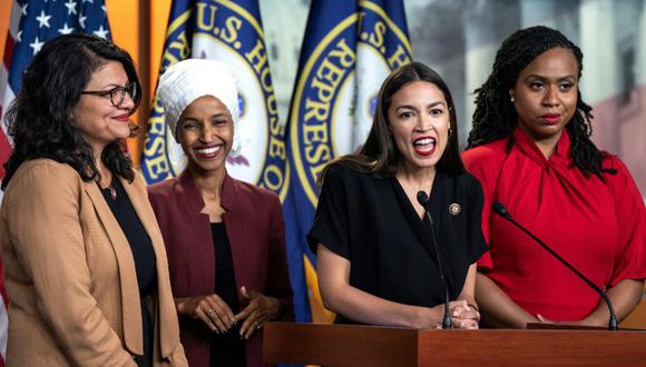 Rashida Tlaib, Ilhan Omar, Alexandria Ocasio-Cortez y Ayanna Pressley son las cuatro legisladoras que representan el ala izquierdista del Partido Demócrata. (Foto: EFE)