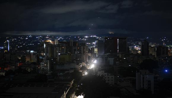 Vista de Caracas el 22 de julio de 2019 vista como la capital y otras partes de Venezuela están siendo golpeadas por un corte de energía masivo. (Foto de Matias Delacroix / AFP)