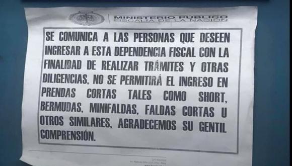 Cartel colocado en el ingreso del local del Ministerio Público en el distrito de Miraflores. (Foto: Luz Cynthia Silva Ticllacuri)