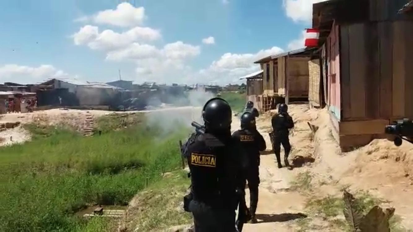 Loreto: invasores se enfrentaron a la policía durante desalojo en Punchana | FOTOS