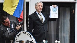 Assange declara "victoria" desde balcón de embajada de Ecuador