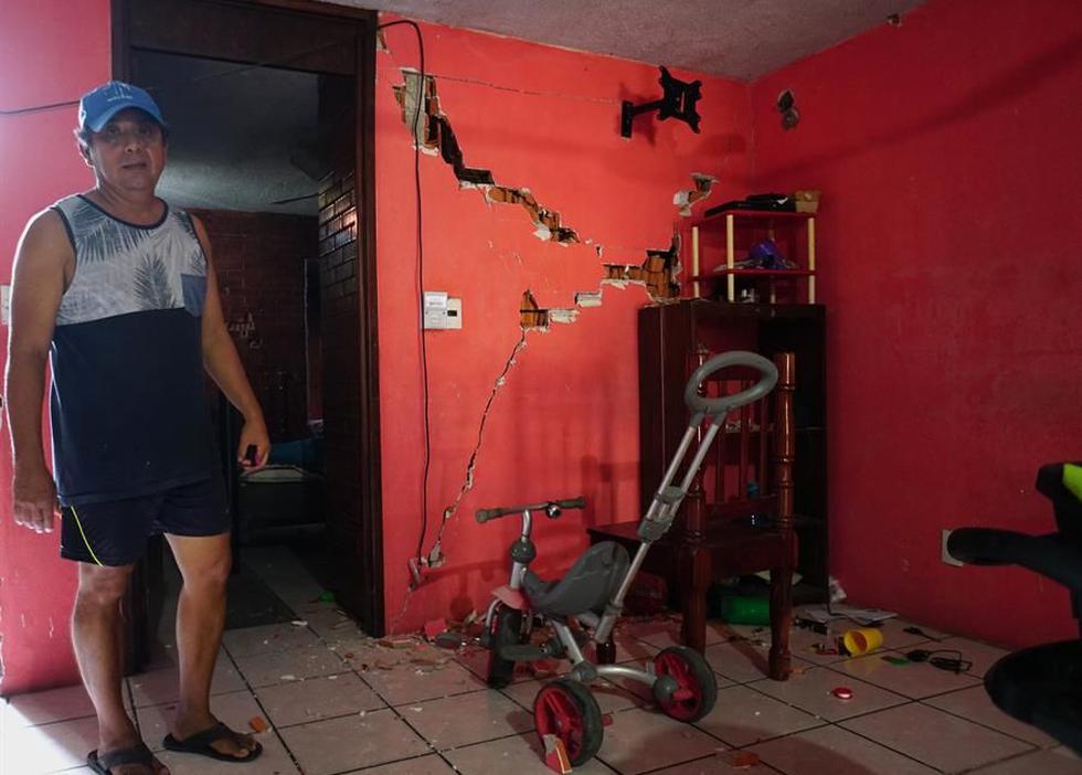 Una vivienda afectada debido al terremoto de magnitud 7,5 en la localidad Crucecita, municipio de Huatulco en el estado de Oaxaca (México). (EFE/ Daniel Ricardez).