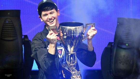 Kyle ‘Bugha‘ Giersdorf, de 16 años, es el campeón mundial de Fortnite, título que alcanzó tras vencer en la Fortnite World Cup. El americano se llevó a casa US$3 millones en premios. (Foto: AFP)