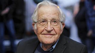 Noam Chomsky cuestiona el ChatGPT: es una forma de “plagio de alta tecnología”