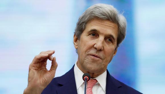 El ex secretario de Estado de Estados Unidos, John Kerry, habla en la Universidad de Tecnología y Educación de Ho Chi Minh el 13 de enero de 2017. (Foto de Alex Brandon / POOL / AFP).
