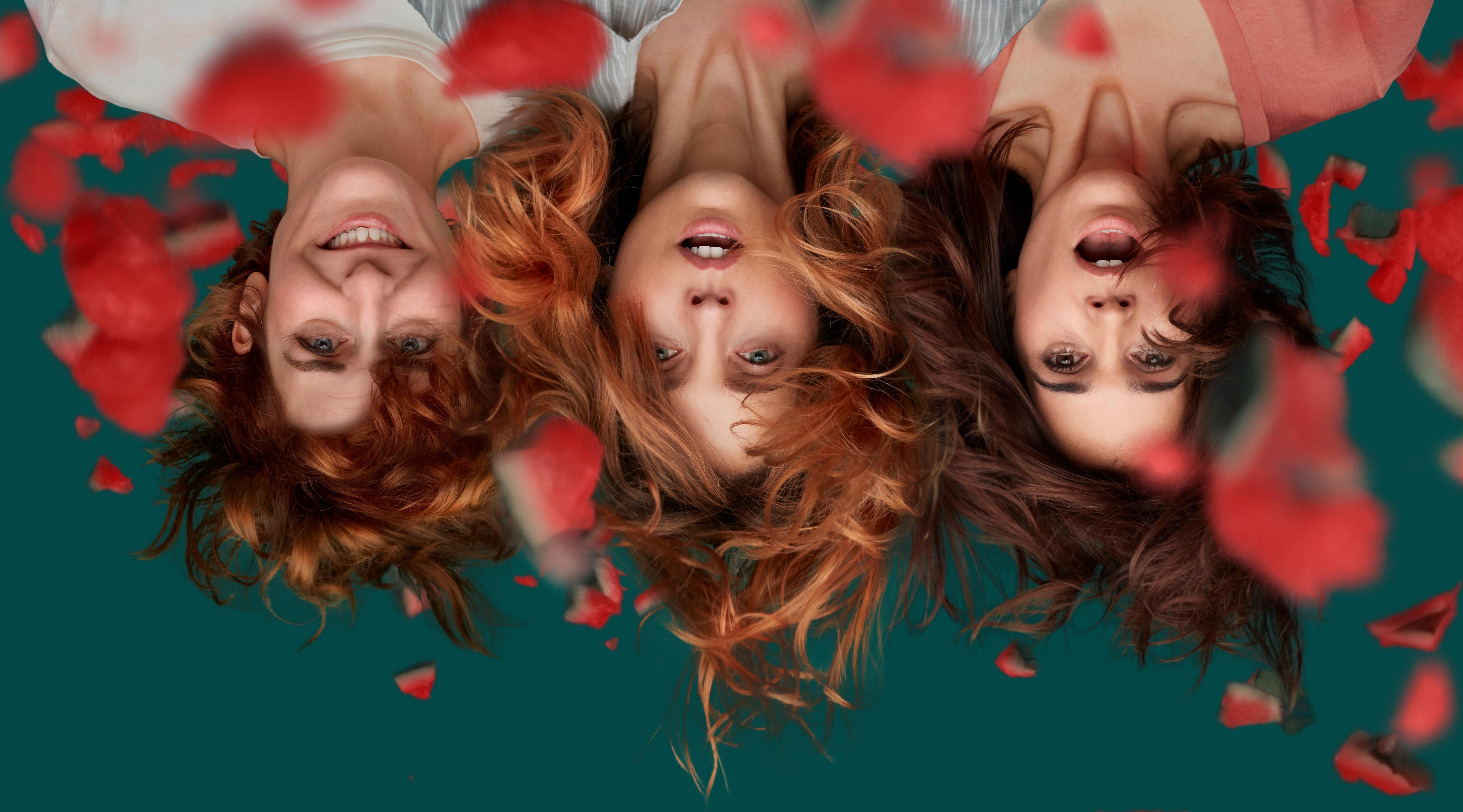 Aixa Villagrán, Leticia Dolera y Celia Freijeiro interpretan a tres mujeres que, por distintas razones, atraviesan una crisis vital.