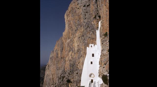 Este monasterio griego está incrustado en un acantilado  - 5