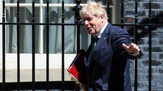 Boris Johnson promete “seguir adelante” con su trabajo pese a rebelión en sus filas