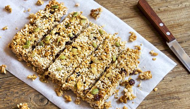 Un plátano con un poco de miel por encima.