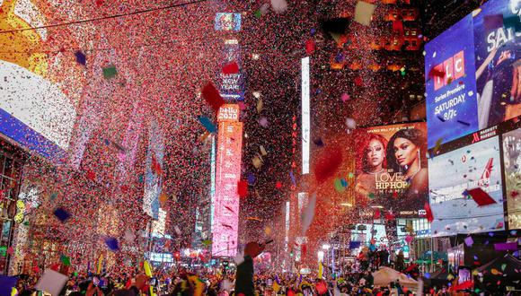 Así despidieron el 2019. Una lluvia de confeti de unos 1.360 kilos (3.000 libras) bañó al mar de fiesteros en Times Square, Nueva York, muchos de los cuales se habían mojado antes en el día por un breve aguacero. Foto:  Archivo de Reuters