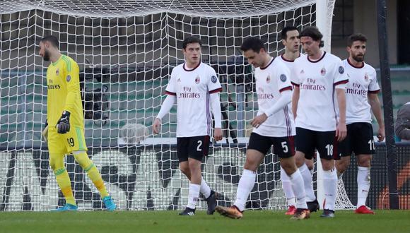 Milan sigue sin encontrar el rumbo en la Serie A. Esta vez fue goleado en el Hellas Verona. (Foto: AP)