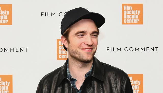 Robert Pattinson luce renovada apariencia en el tráiler de “The King”.  (Fotos: AFP)
