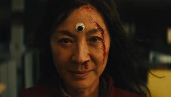 Michelle Yeoh en una imagen de "Todo en Todas Partes al Mismo Tiempo" ("Everything Everywhere all At Once"), la nueva película de Daniels. Foto: A24.