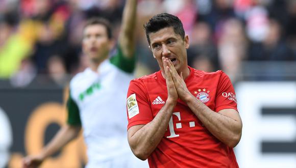 Bayern Múnich dejó escapar la victoria en el campo del Augsburgo, que igualó en los descuentos del partido. Robert Lewandowski marcó pero no pudo darle el triunfo a los bávaros en el juego por la fecha 8 de la Bundesliga. (Foto: AFP / Christof STACHE)