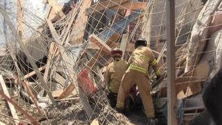 La Victoria: derrumbe en obra sin permiso municipal dejó dos personas atrapadas | VIDEO