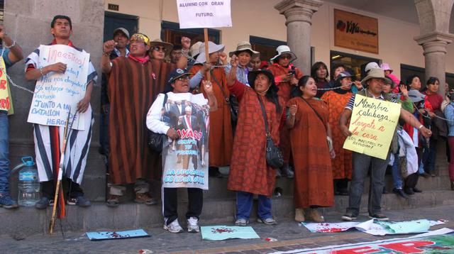El dirigente del SUTE Cusco, Ernesto Meza Tica, aseguró esta mañana que 14 representantes de diferentes departamentos se han hecho presentes en la asamblea regional llevada a cabo en dicha ciudad (Foto: Miguel Neyra)