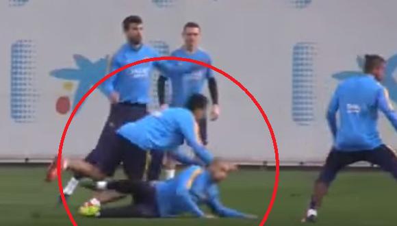 ¿Luis Suárez se molestó con Mascherano por esta falta? [VIDEO]