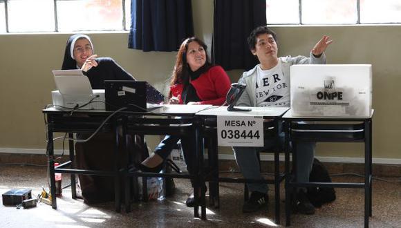 Las personas que cumplan su labor como miembros de mesa, podrán acceder al pago de una compensación de S/120 y también podrán ausentarse de su centro de trabajo el día lunes. (Foto: GEC)